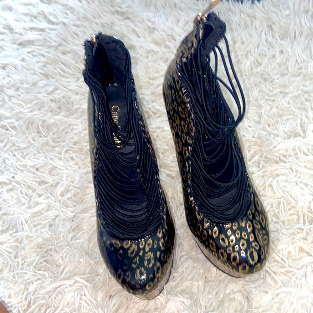 Cape Robbin heels